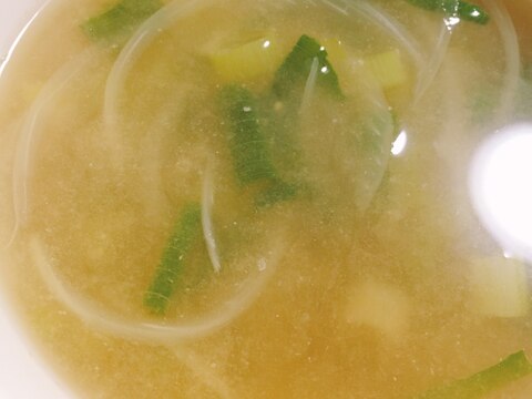 玉ねぎとねぎの生姜味噌スープ